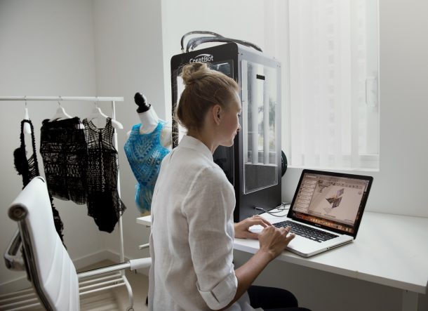 Rewolucyjni projektanci mody, którzy wykorzystują druk 3D w swoich projektach