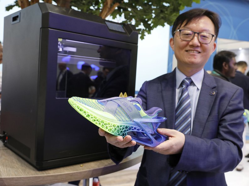 Buty TPU nadające się do recyklingu - drukowane w 3D przez Peak & Wanhua