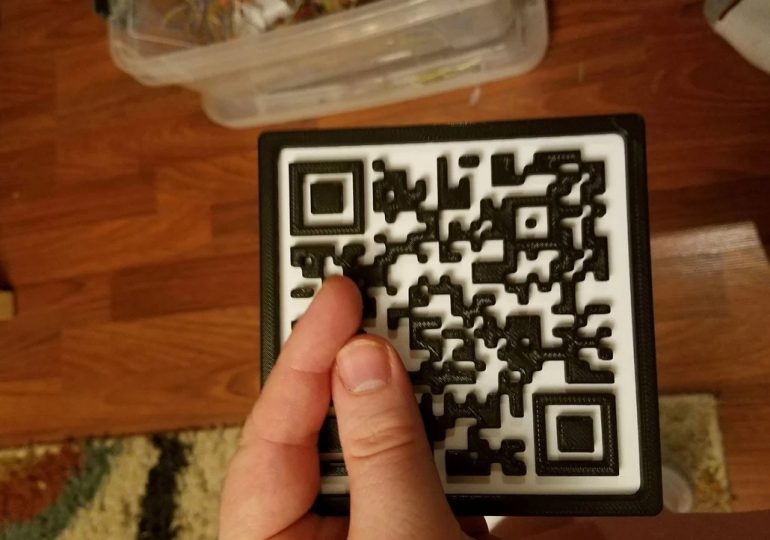 Podkładka wydrukowana w 3D z kodem QR - czyli prosty sposób na udostępnianie hasła do WiFi