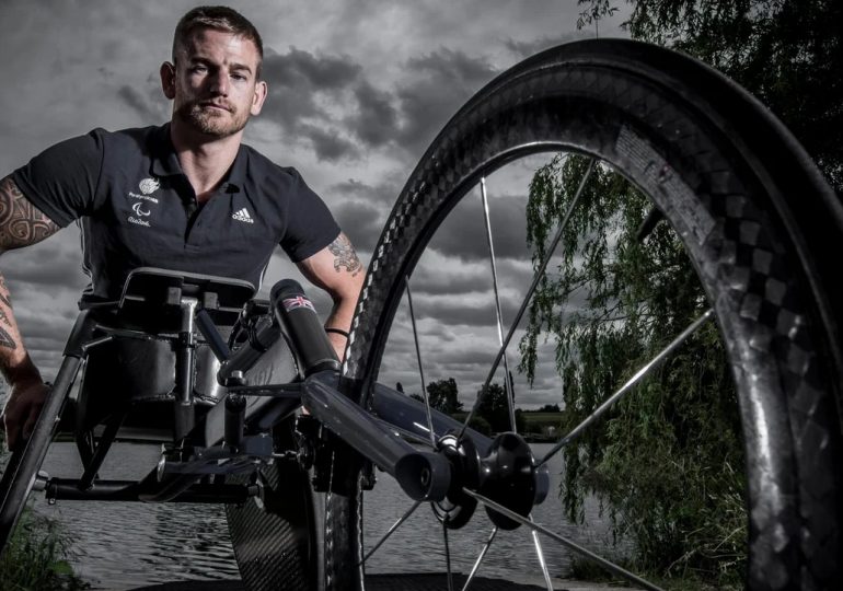 Paraolimpijski sportowiec, drukuje w 3D adaptacyjny sprzęt sportowy