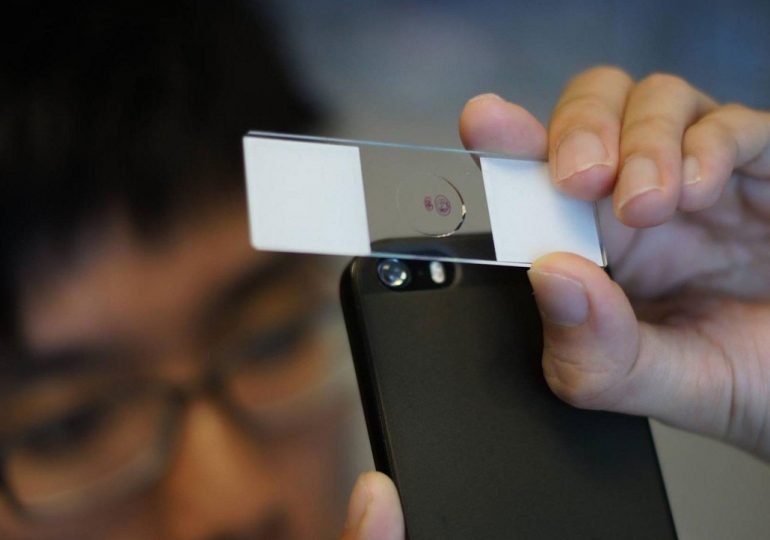 Naukowcy zamieniają smartfon w mikroskop