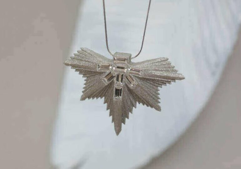 Biżuteria Vanina Leaves jest wykonana z papieru drukowanego w 3D